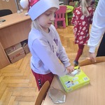 Rozpakowywanie prezentów 2.jpg