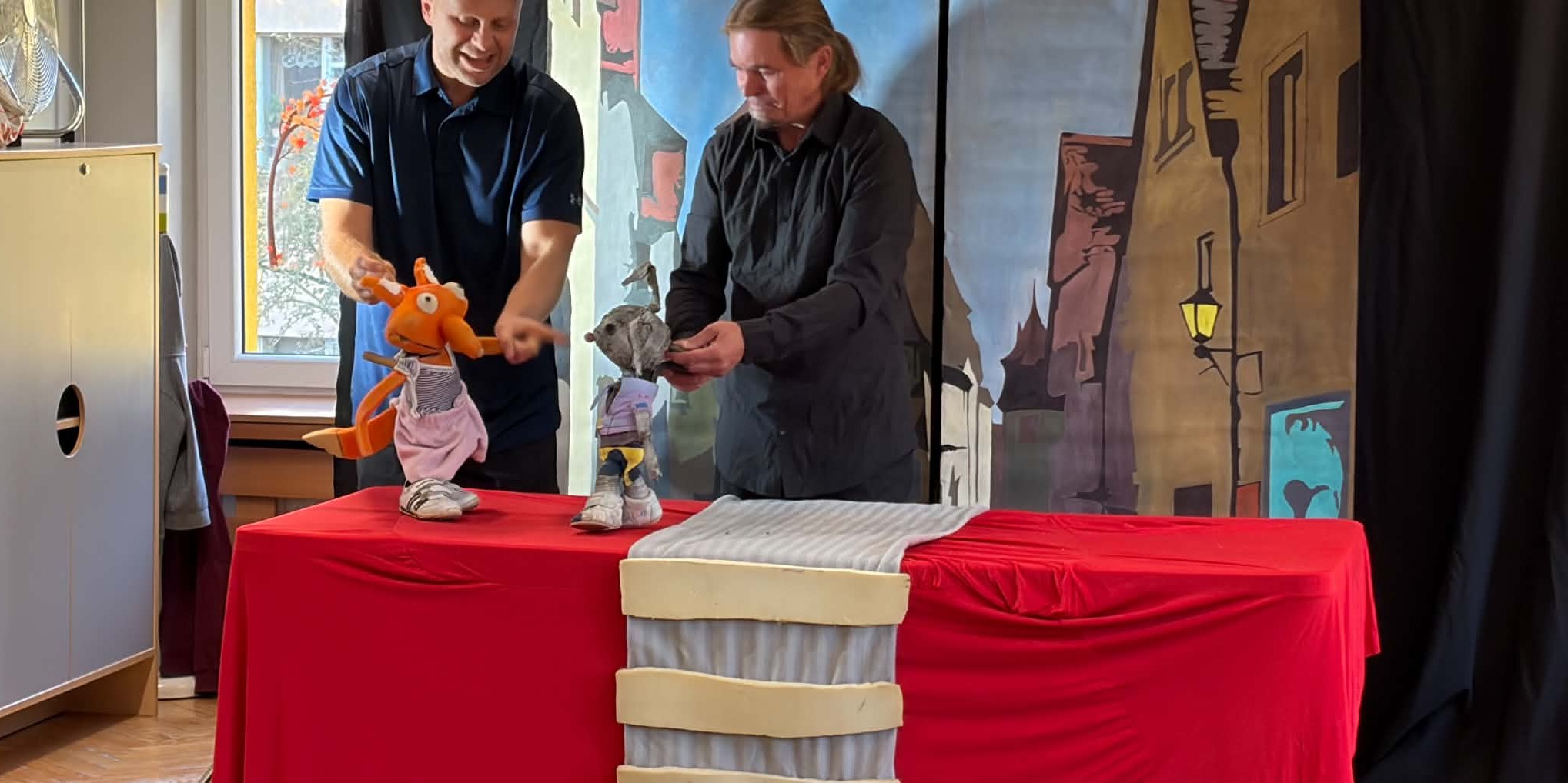 Teatr "Karuzela" przedstawienie pt.: "Zajączkowo"